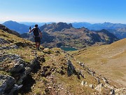 44 Scendiamo con vista a sx sui Laghi Gemelli